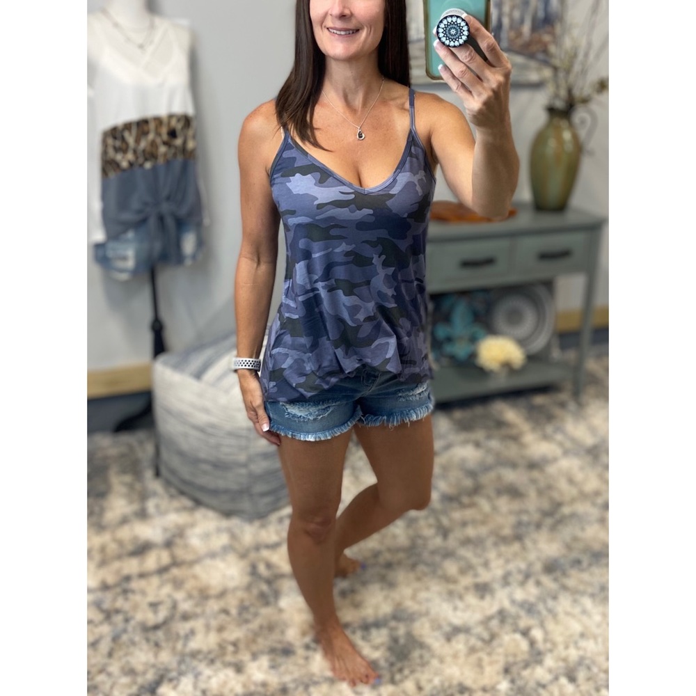 ❤️‍🔥Reversible Camouflage Scoop V-Neck Tank Blue 1422 - Picture 9 of 14